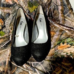 Fioni Night black/silver heels size 6-1/2